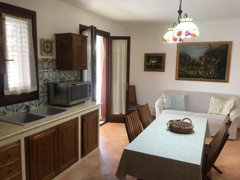Communal lounge/ TV room, Living room, Seating area, Dining area