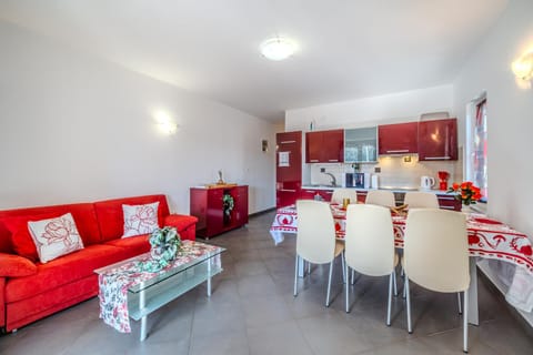 Kitchen or kitchenette, Living room, Seating area