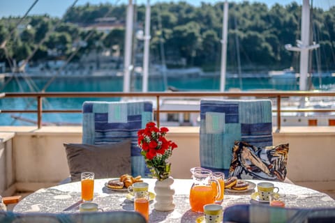 View (from property/room), Balcony/Terrace, Food and drinks, Food, Sea view