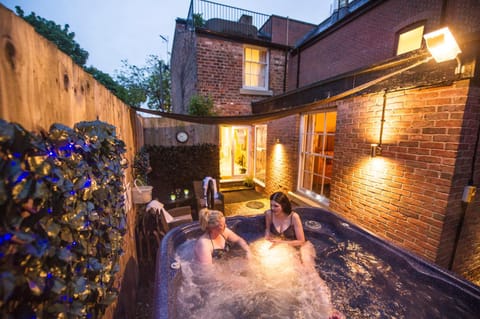 Hot Tub, Guests, Sunset
