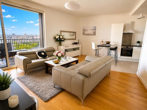 View (from property/room), Balcony/Terrace, Kitchen or kitchenette, Living room, Dining area