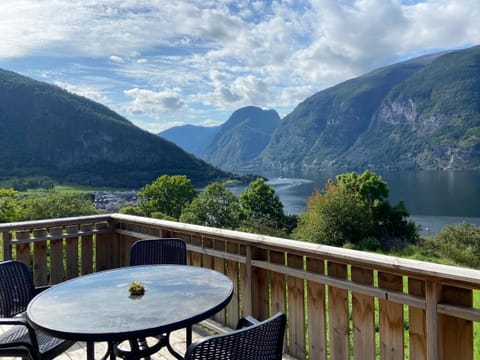 Patio, Nearby landmark, Day, Natural landscape, View (from property/room), Balcony/Terrace, Dining area, Lake view, Mountain view, River view