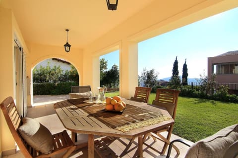 Patio, Day, Balcony/Terrace, Seating area
