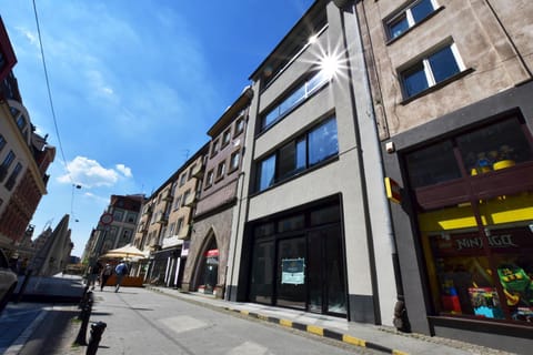 Facade/entrance