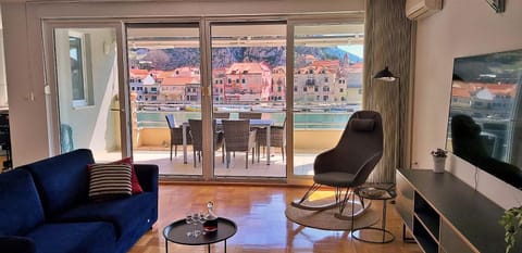 Balcony/Terrace, Living room, River view