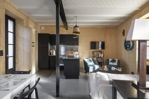 Kitchen or kitchenette, Living room