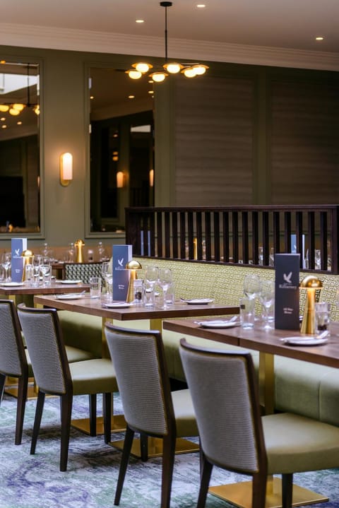 Restaurant/places to eat, Living room