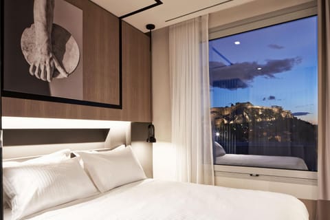 Bed, Night, Natural landscape, Coffee/tea facilities, Bedroom, Landmark view, Mountain view