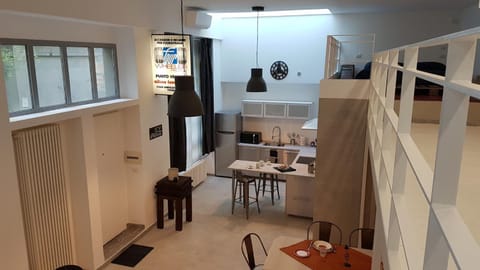 Kitchen or kitchenette, Dining area, hair dresser
