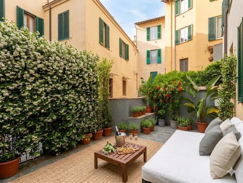 Day, Garden, Balcony/Terrace, Living room, Garden view