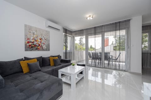 Villa Mel Mari luxury apartments with pool Apartment in Novalja