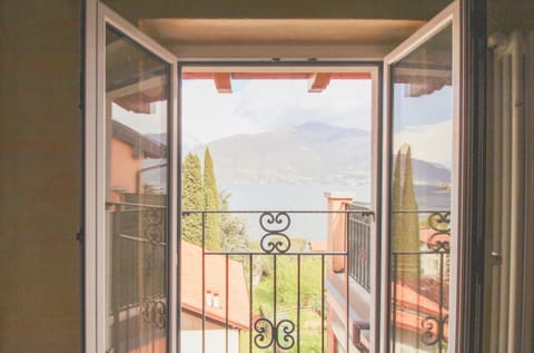 Balcony/Terrace, Lake view, Mountain view