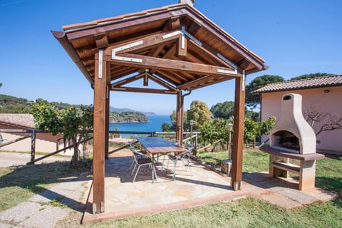 Patio, BBQ facilities