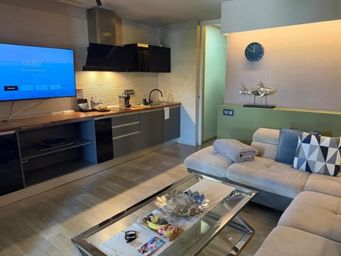 TV and multimedia, Kitchen or kitchenette, Living room