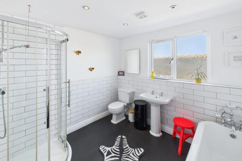 Shower, Toilet, Bathroom, Bath