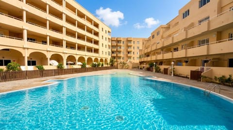 Property building, Day, Pool view, Swimming pool