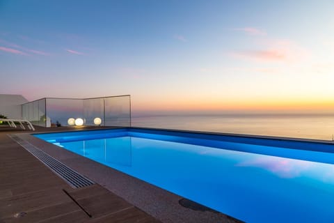 Balcony/Terrace, Sea view, Swimming pool