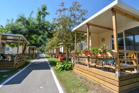 Neighbourhood, Area and facilities