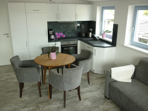 Kitchen or kitchenette, Living room, Living room, Seating area, Dining area