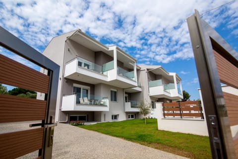 Property building, Facade/entrance