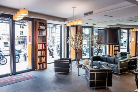 Communal lounge/ TV room, Lobby or reception