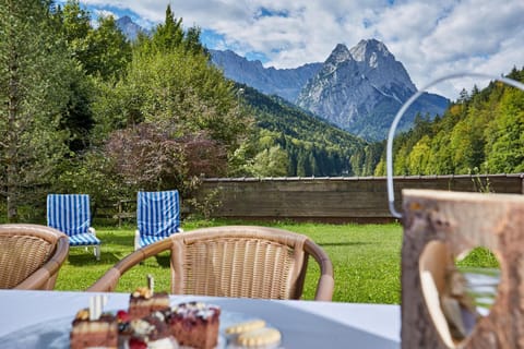 Balcony/Terrace, On site, Mountain view