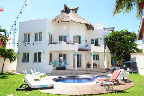 Property building, Garden, Swimming pool, Swimming pool