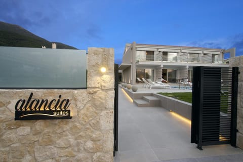 Property building, Facade/entrance