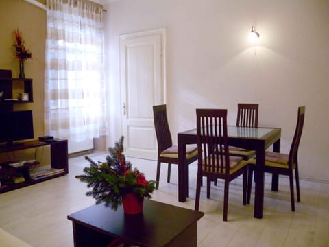 Summer, TV and multimedia, Dining area