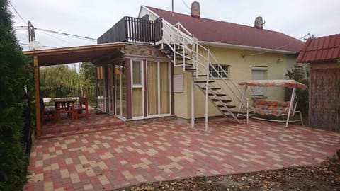 Property building, Summer, Garden