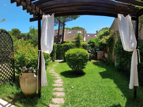 Facade/entrance, Garden view