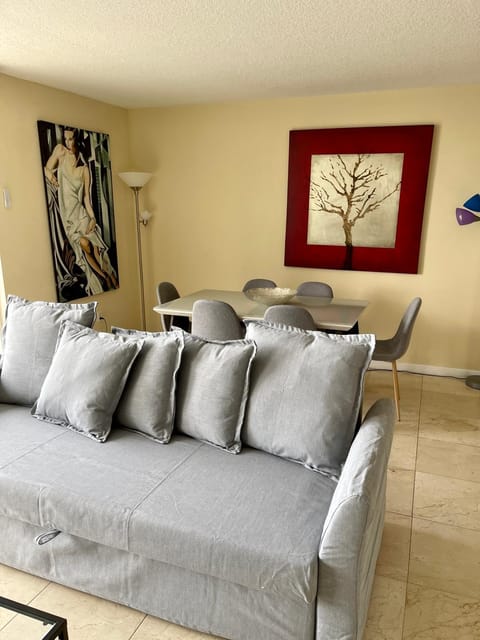 Miami Downtown City view 3BR Air Hockey &Ping Pong table Apartment in Brickell