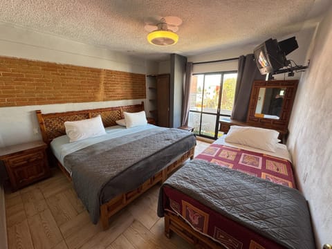 Bed, TV and multimedia, Bedroom