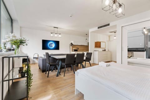 Communal lounge/ TV room, Bed, TV and multimedia, Kitchen or kitchenette, Living room, Photo of the whole room, Seating area, Dining area, Evening entertainment, Bedroom, minibar
