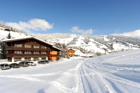 Facade/entrance, Winter