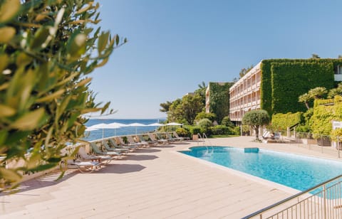 Property building, Natural landscape, Balcony/Terrace, Sea view, Swimming pool