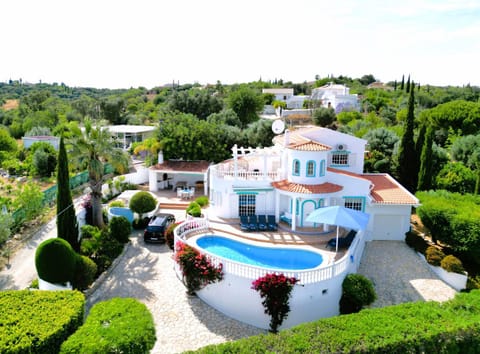 Property building, Spring, Day, Natural landscape, Garden, Garden view, Pool view, Swimming pool, sunbed