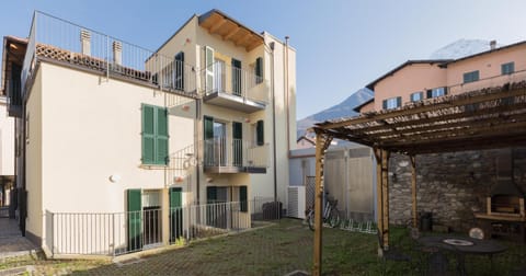 Property building, Neighbourhood, Garden