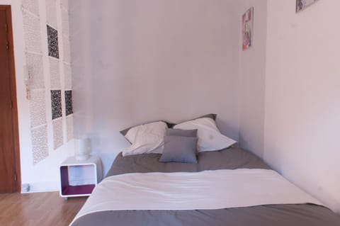 Photo of the whole room, Decorative detail