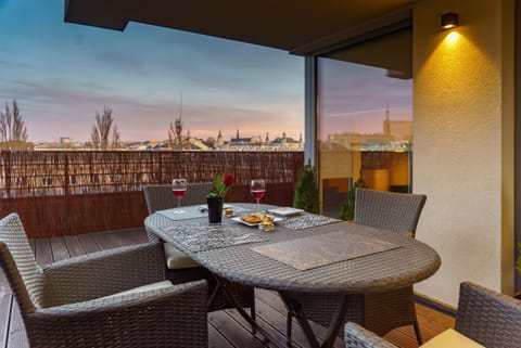 Balcony/Terrace, City view, Landmark view