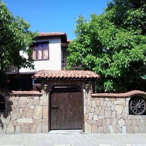Property building, Restaurant/places to eat, Facade/entrance