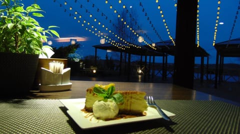 Restaurant/places to eat, Food and drinks, Food