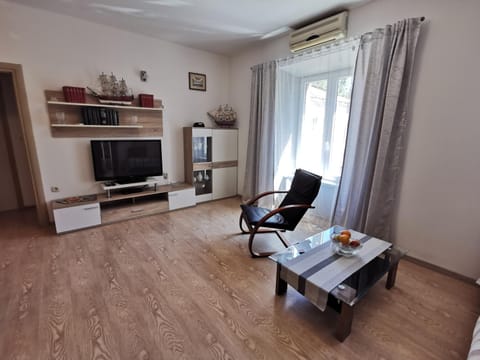 Communal lounge/ TV room, TV and multimedia, Living room