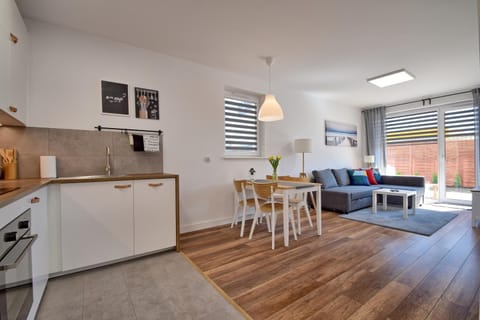 Kitchen or kitchenette, Living room, Seating area, Dining area