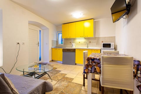 Kitchen or kitchenette, Living room, Dining area