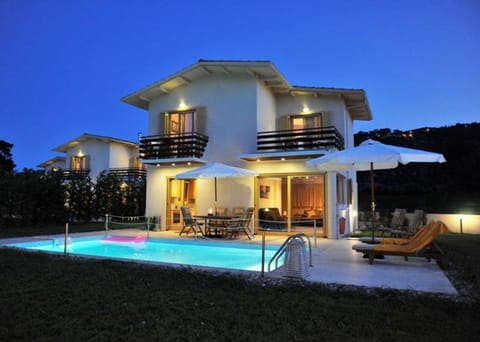 Seating area, Pool view, Swimming pool, Swimming pool