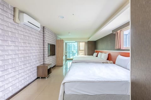 Bed, TV and multimedia, Bedroom