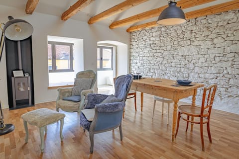TV and multimedia, Living room, Seating area, Dining area, flat iron