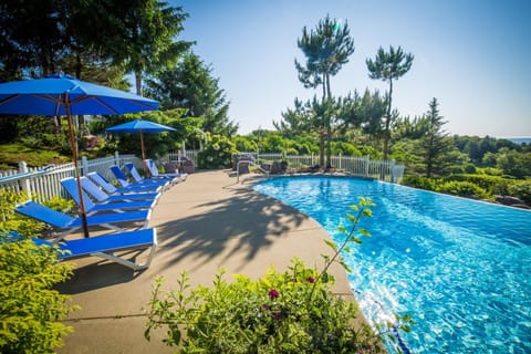 Summer, Pool view