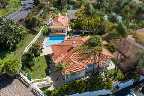 Bird's eye view, Pool view